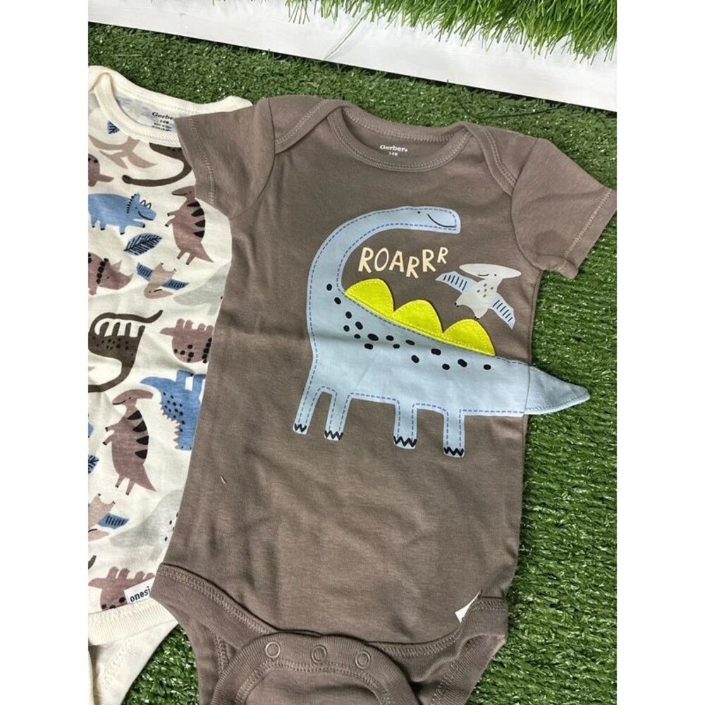 Gerber onesie bundle - Picture 5 of 5